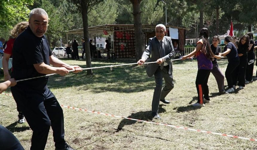 Samet Aybaba Osmaniye'de Çocukluk Günlerine Döndü