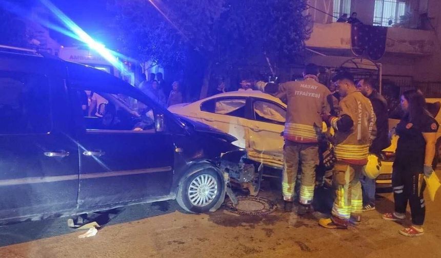 Sokak Kesişimindeki Kazada 4 Kişi Yaralandı