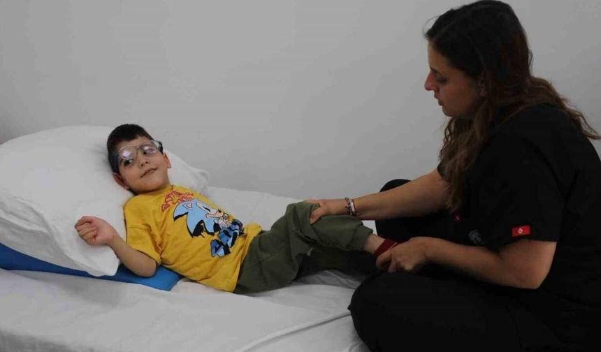 Umut Veren Gelişme: Minik Metehan Fizik Tedaviyle Ayağa Kalktı