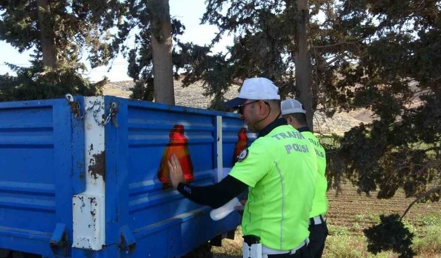 Hasat Döneminde Traktör Kazalarına Karşı Reflektör Denetimi Gerçekleştirildi