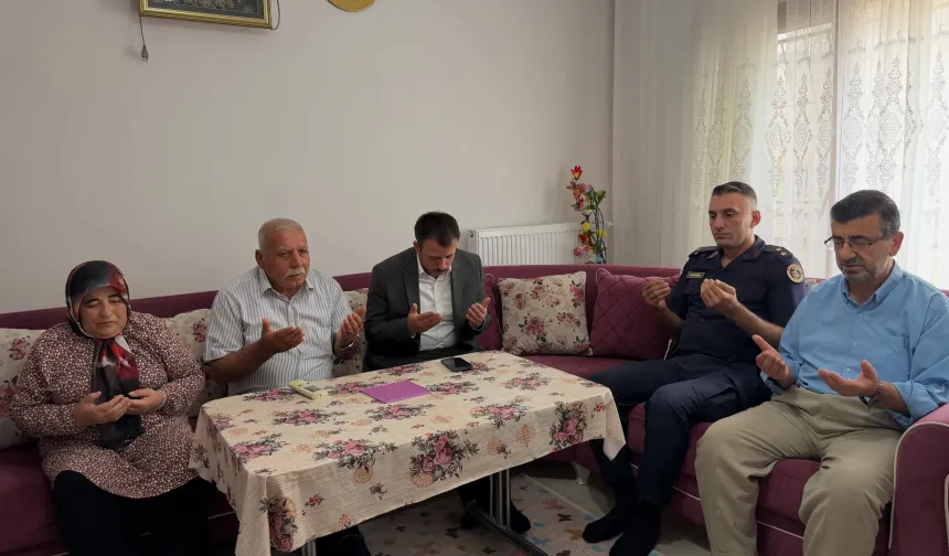 Kaymakam Yurdagül’den Şehit Babasına Babalar Günü Ziyareti