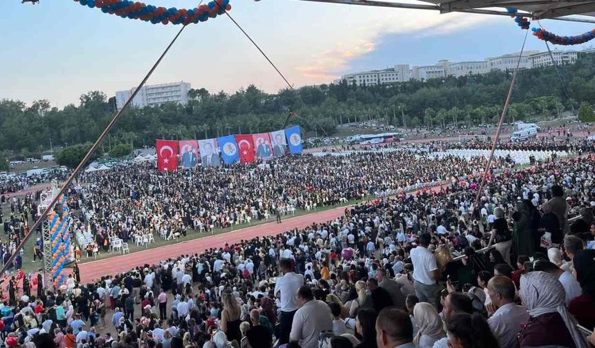 Mersin Üniversitesi'nde Görkemli Mezuniyet!
