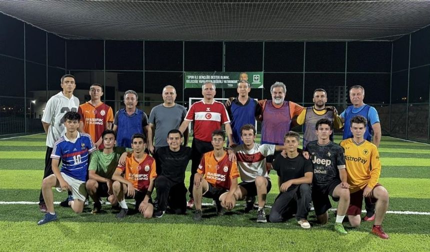 Osmaniye'de Öğrenciler İstedi Başkan Çenet Sözünü Tutup Sahaya Çıktı