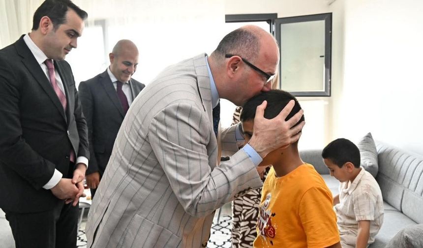 Vali Serdengeçti Depremzede ve Şehit Aileleriyle Buluştu