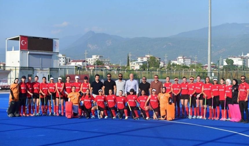 A Milli Kadın Hokey Takımı Şampiyonluk İçin Osmaniye’de Kampta!