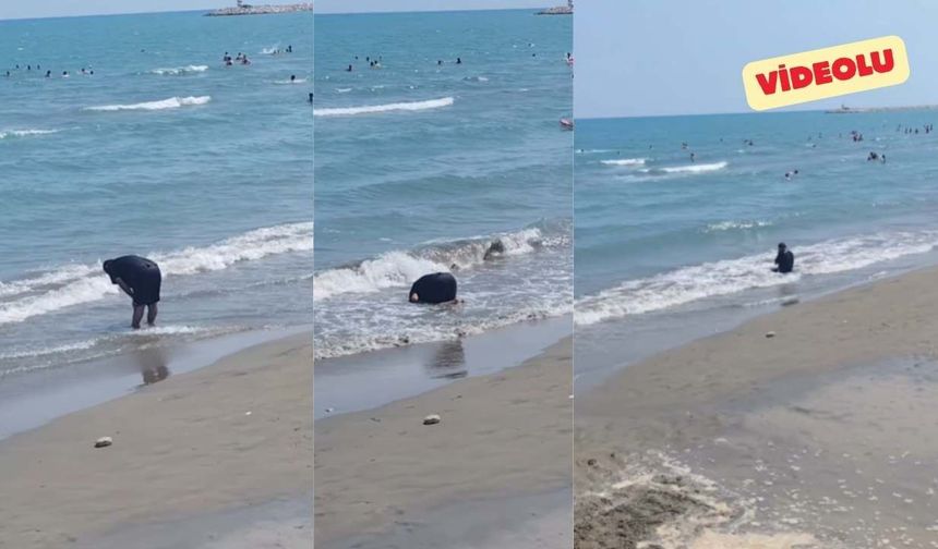 Adana Karataş'ta Denizin İçinde Namaz Kıldı!