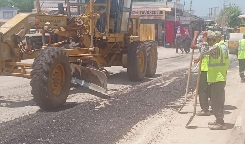 Ellek’te Vatandaşları Sevindiren Yol Hamlesi