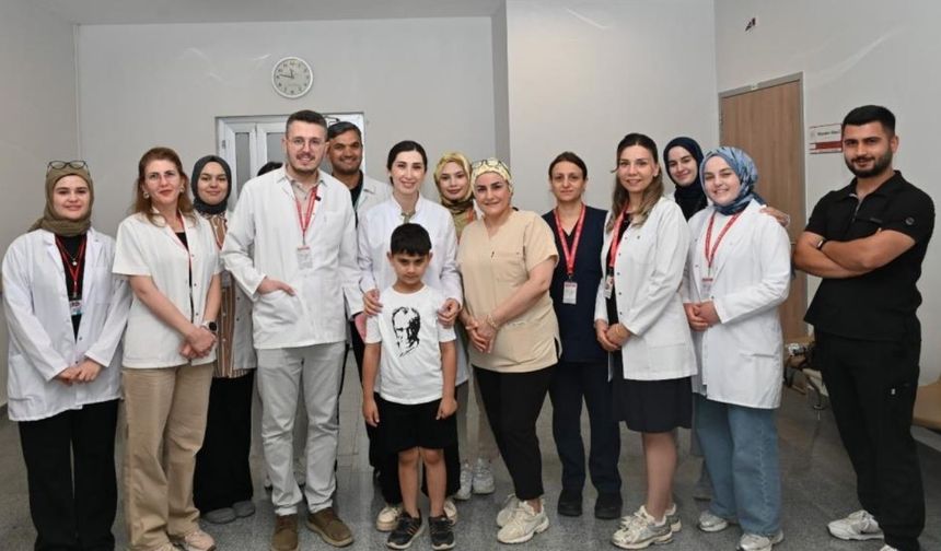 Osmaniye'de 7 Yaşındaki Harun 1 Yıl Sonra Anne ve Babasının Sesini Duydu!