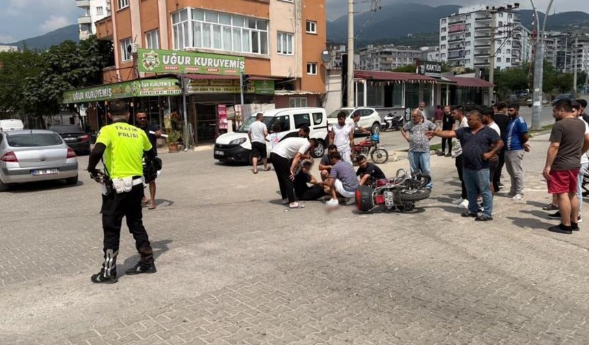 Osmaniye'de Otomobil ile Motosiklet Çarpıştı, 1 Yaralı