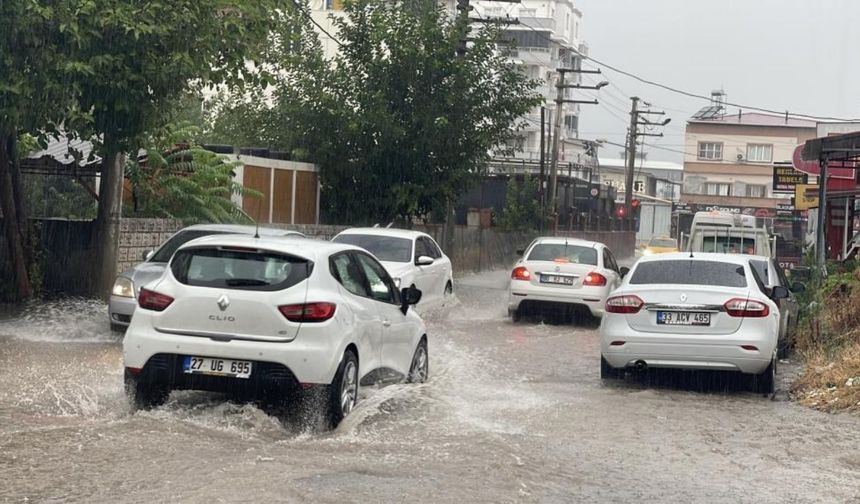 Osmaniye'de Yağış Sonrası Arama Kurtarma ve Tahliye Mesaisi