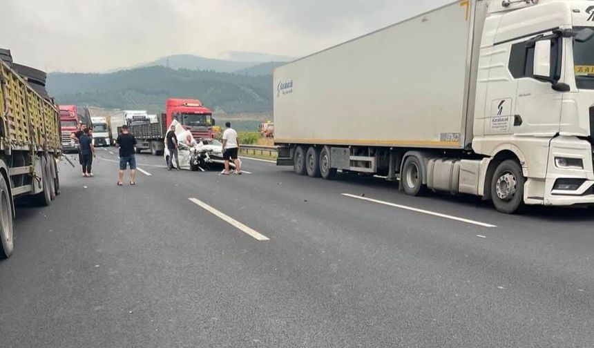Son Dakika! Osmaniye TAG Otoyolu'nda Dehşet Anları! Tıra Çarpan Otomobilde Can Pazarı