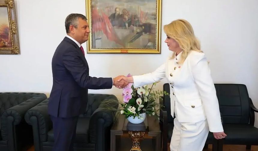 Asu Kaya'dan TBMM'de Özgür Özel'e Kritik Ziyaret