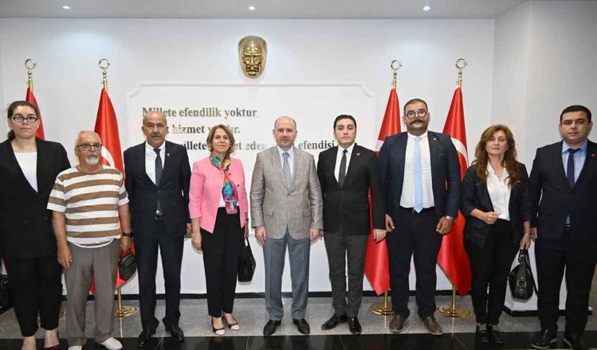 CHP İl Başkanı Rıza Tekerek ve Yönetiminden Vali Serdengeçti'ye Ziyaret