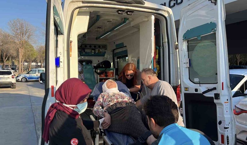 Girne açıklarındaki feribot kazasının ardından Taşucu Limanında endişeli bekleyiş