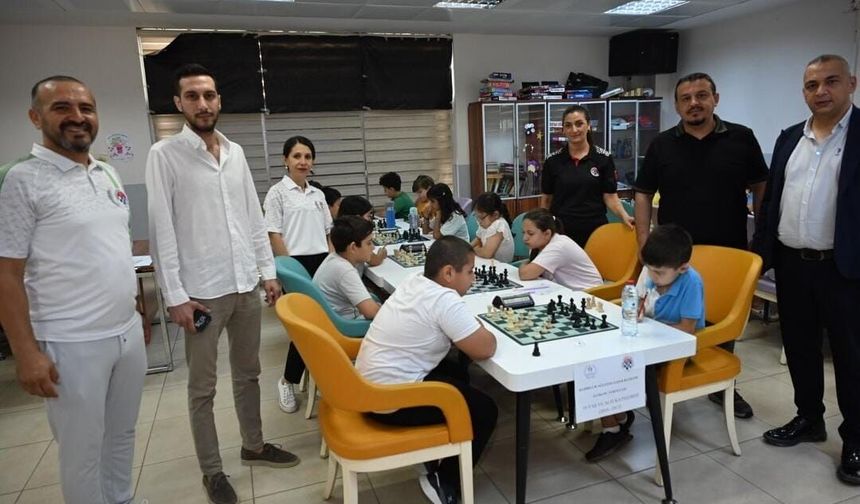 Kadirli’de Zafer Bayramı’na Özel Satranç Turnuvası Düzenlendi