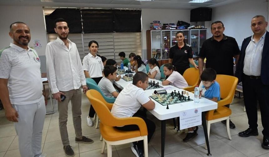 Kadirli’de 30 Ağustos Zafer Bayramı’na Özel Satranç Turnuvası Düzenlendi