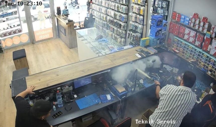 Osmaniye'de Teknik Serviste Korkutan Patlama! O Anlar Güvenlik Kamerasında