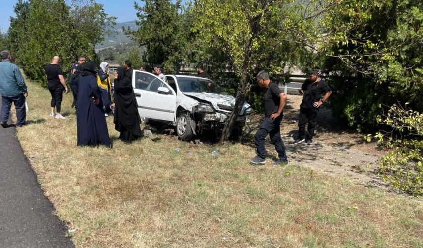 Osmaniye'de Otomobil Refüje Çıktı, 1 Yaralı