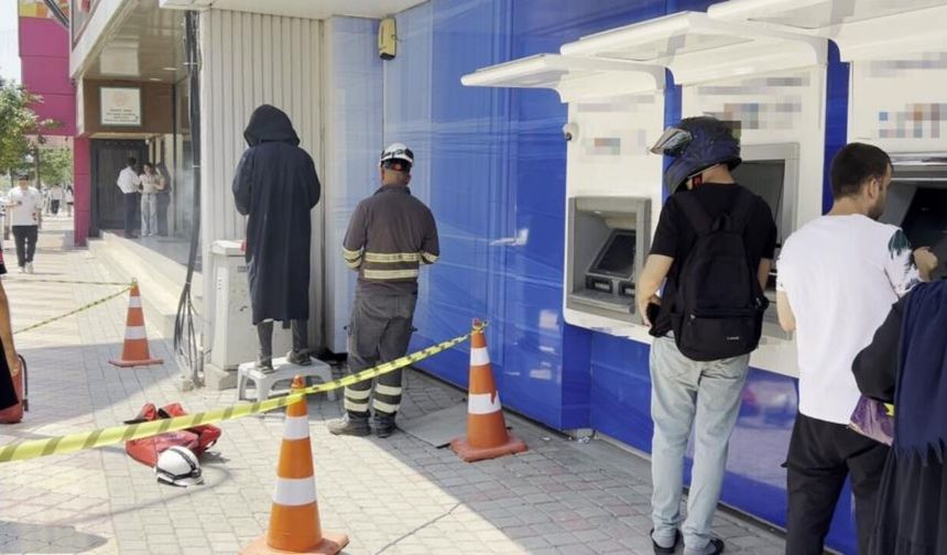 Trafoda Yangın Çıktı, Onlar ATM’den Para Çekmeye Devam Etti!