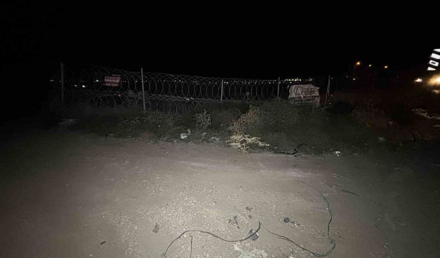 Adana’da Otoyol Kenarında Erkek Cesedi Bulundu