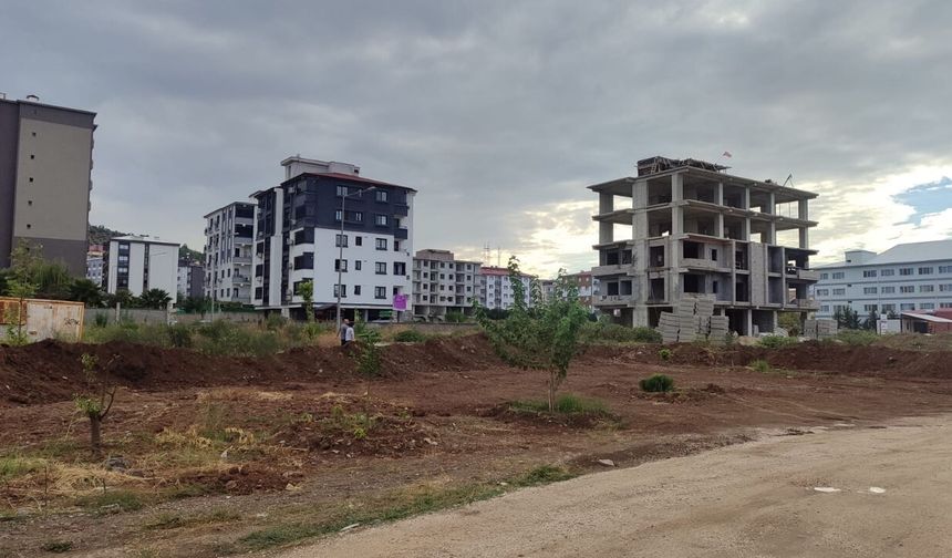 Deprem Hafriyatı Yetmedi Temel Toprağı da Döküldü!