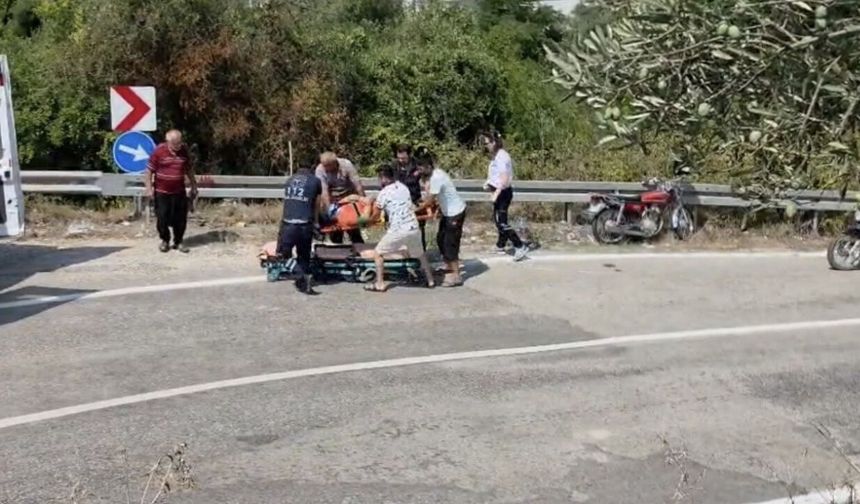 Kadirli’de Motosiklet Bariyerlere Çarptı, 2 Yaralı