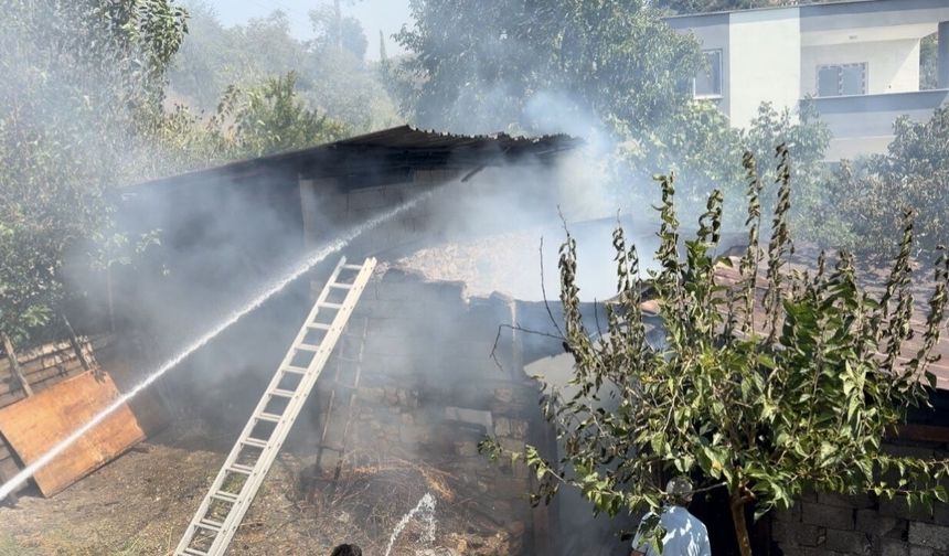 Yenimahalle’de Alevlere Teslim Olan Ahır Küle Döndü