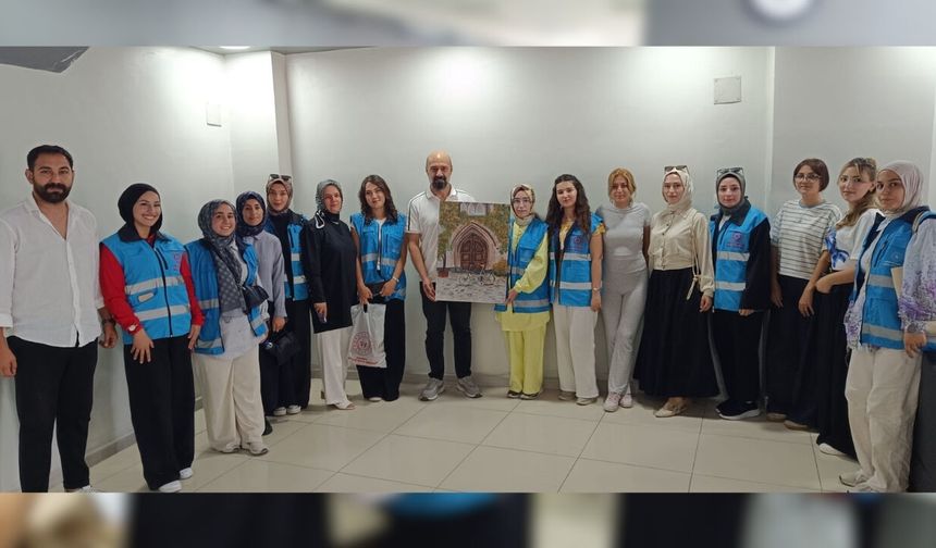 Osmaniye'de KYK'lı Gençler Haberin Mutfağına Girdi