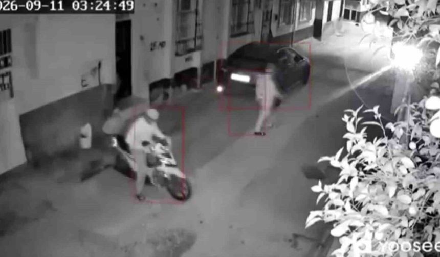 Kaskla Yüzünü Kapattı, Eve Silahlı Saldırı Düzenledi