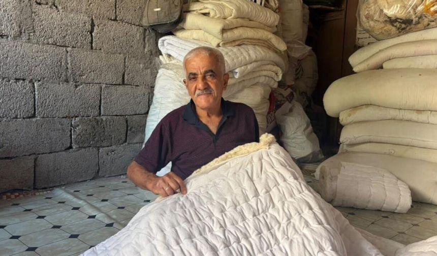 10 metrekarelik dükkanda 4 çocuk büyüttü!