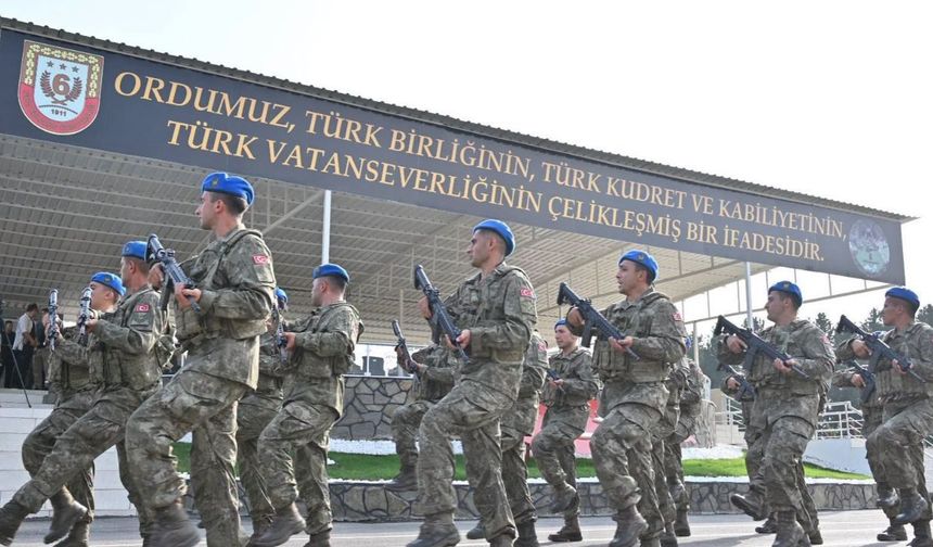 12. Komando Tugay Komutanlığı Sancak Teslim Töreni'nde