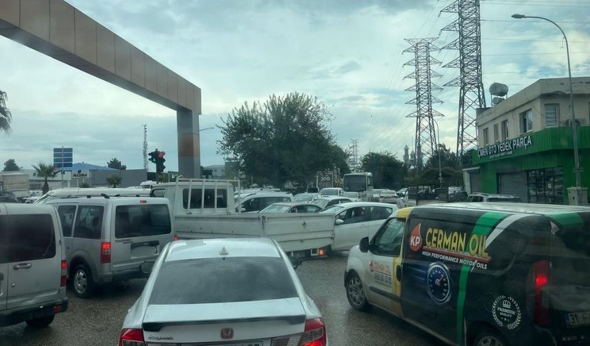 29 Ekim Kutlamaları Osmaniye'de Trafiği Kilitledi