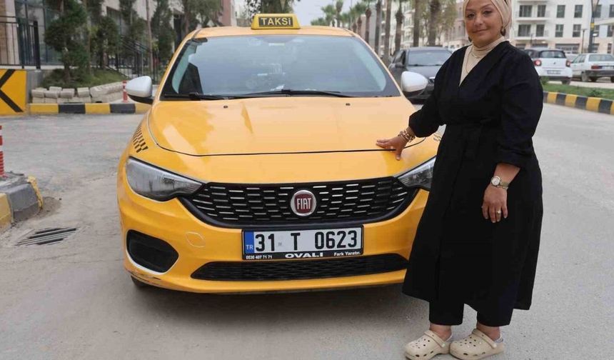 Ağabeyinin Emanetine Sahip Çıkan Kadın Sürücü Antakya Sokaklarında Direksiyon Sallıyor