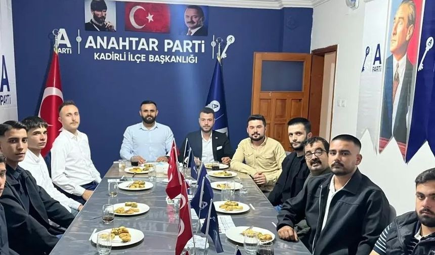 Anahtar Parti Osmaniye İl Gençlik Kolları Kadirli’de Gençlerle Buluştu