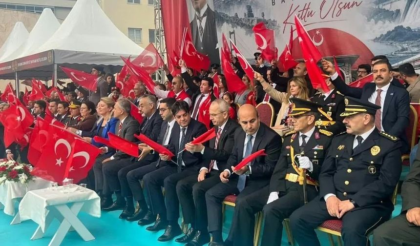 Osmaniye'de Anahtar Parti İl Teşkilatı, Cumhuriyet Bayramı Törenine Katıldı