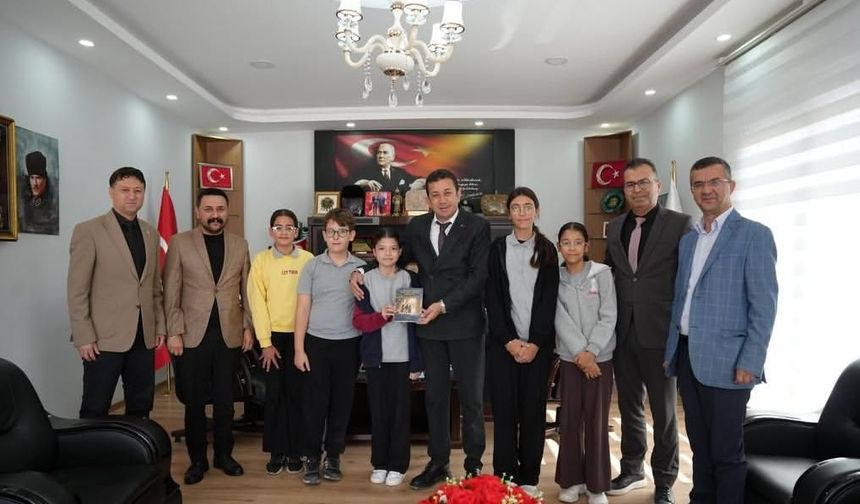 Atatürk Ortaokulu Öğrencilerinden Yapay Zekâ Destekli Dijital Masal Kitabı