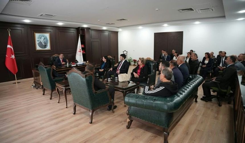 Bahçe’de Cumhuriyet Bayramı Dolayısıyla Tebrikat Töreni Düzenlendi