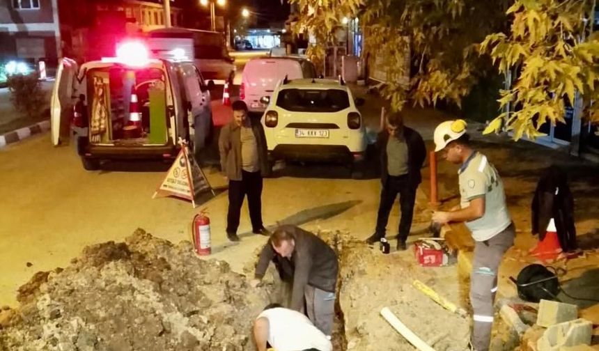 Ellek’te Doğal Gaz Hattındaki Kaçağa Gece Müdahalesi