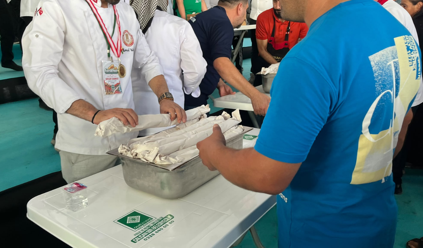 Fıstıkfest’te Rekor Lezzet: 80 Metrelik Dev Kebap Vatandaşlara Ücretsiz Dağıtıldı