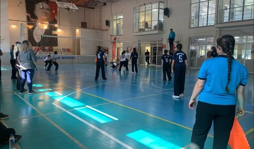 Kadirli’de 29 Ekim Cumhuriyet Bayramı Coşkusu Voleybol Turnuvasıyla Başladı
