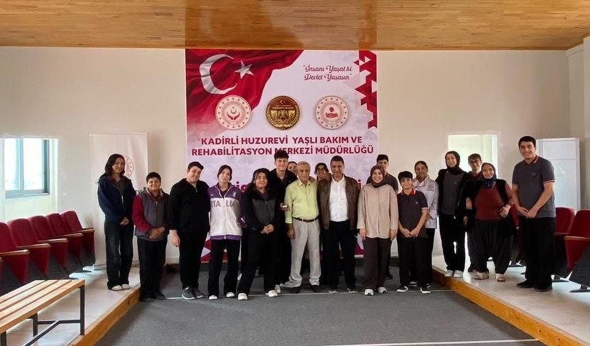 Kadirli’de Öğrencilerden Huzurevi Sakinlerine Anlamlı Ziyaret