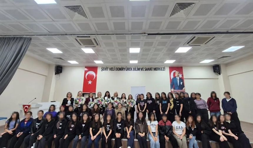 Osmaniye'de Kız Öğrenciler Kadın Rol Modellerle Buluştu