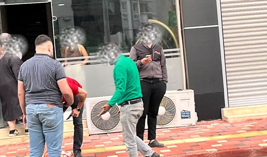 Osmaniye’de Motosiklet Kazası! Kaldırıma Devrildi, Gerginliği Çevredekiler Önledi