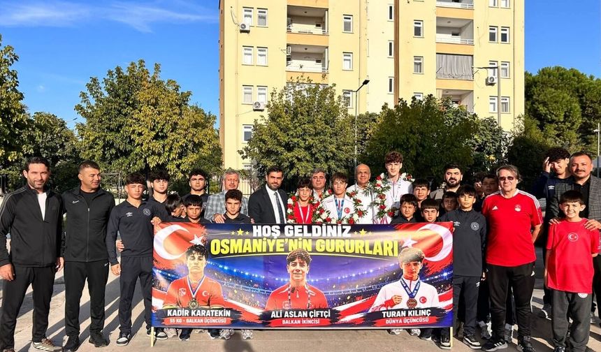 Osmaniye'de Şampiyonlara Yakışır Tören!