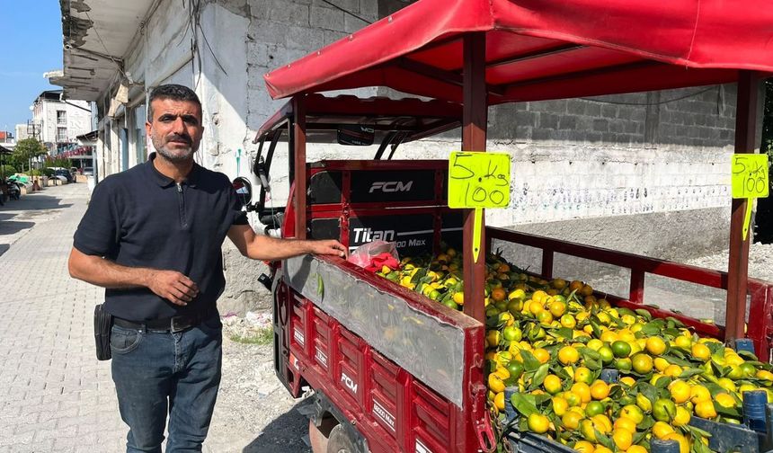 Üç Tekerlekli Motosikletiyle 4 Çocuğuna Bakıyor!