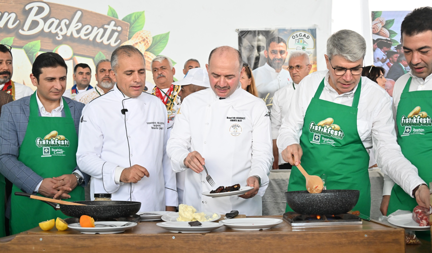 Vali Mehmet Fatih Serdengeçti FıstıkFest’te Vatandaşlarla Buluştu