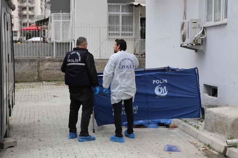 Cam Silerken Düşen Kadın Hayatını Kaybetti (1)