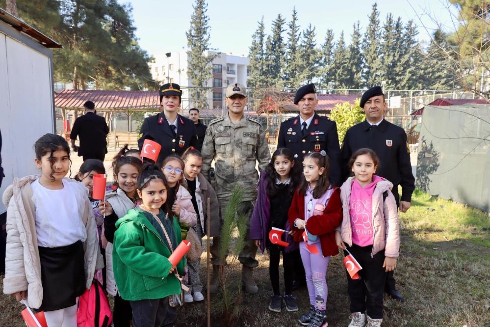 Jandarma Osmaniye Çamlıkevler İlkokulu’nu Ağırladı (4)