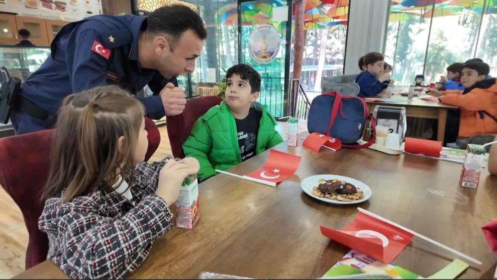 Jandarma Osmaniye Çamlıkevler İlkokulu’nu Ağırladı (5)