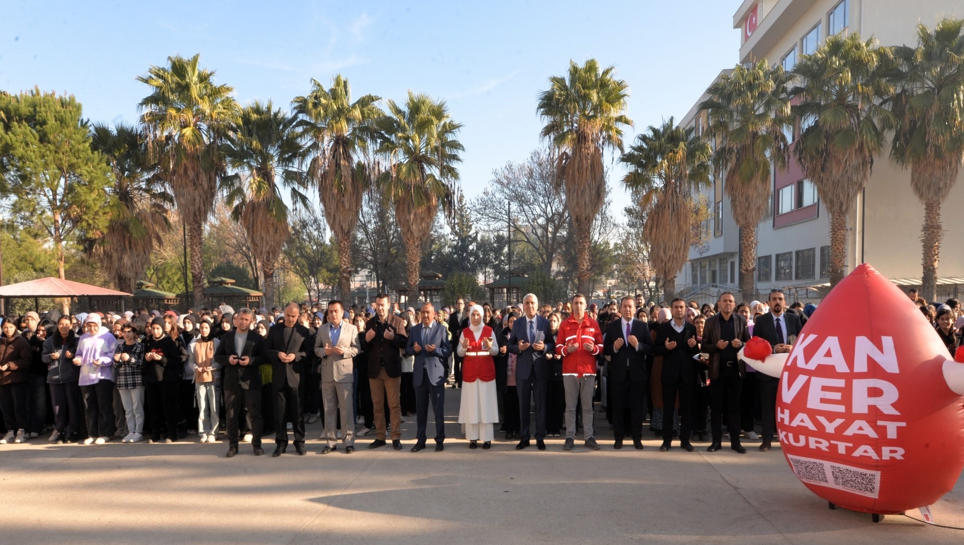 Müdür Albak Kızılay Kan Bağışı Kampanyasını Yerinde İnceledi (1)